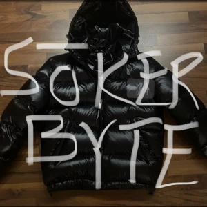 Zara puffer byte - Äger en zara puffer i svart i ny skick. Vill testa något nytt så ge mig något förslag om du har nått att byta!