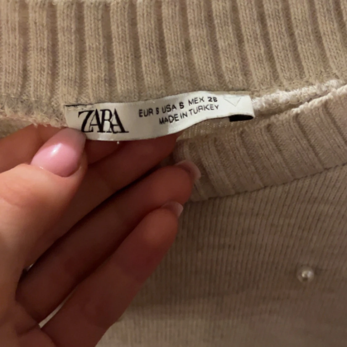 Beige stickad tröja med pärlor från Zara - 3