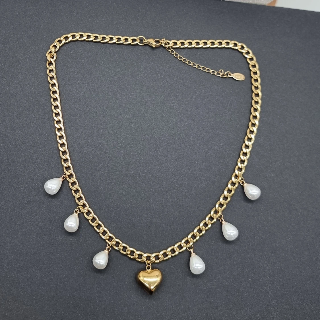 Guldhalsband med pärlor och hjärta - 3