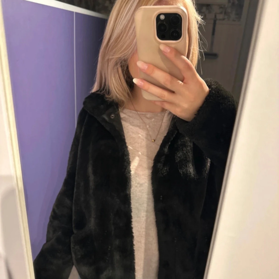 Svart pälsjacka från ONLY