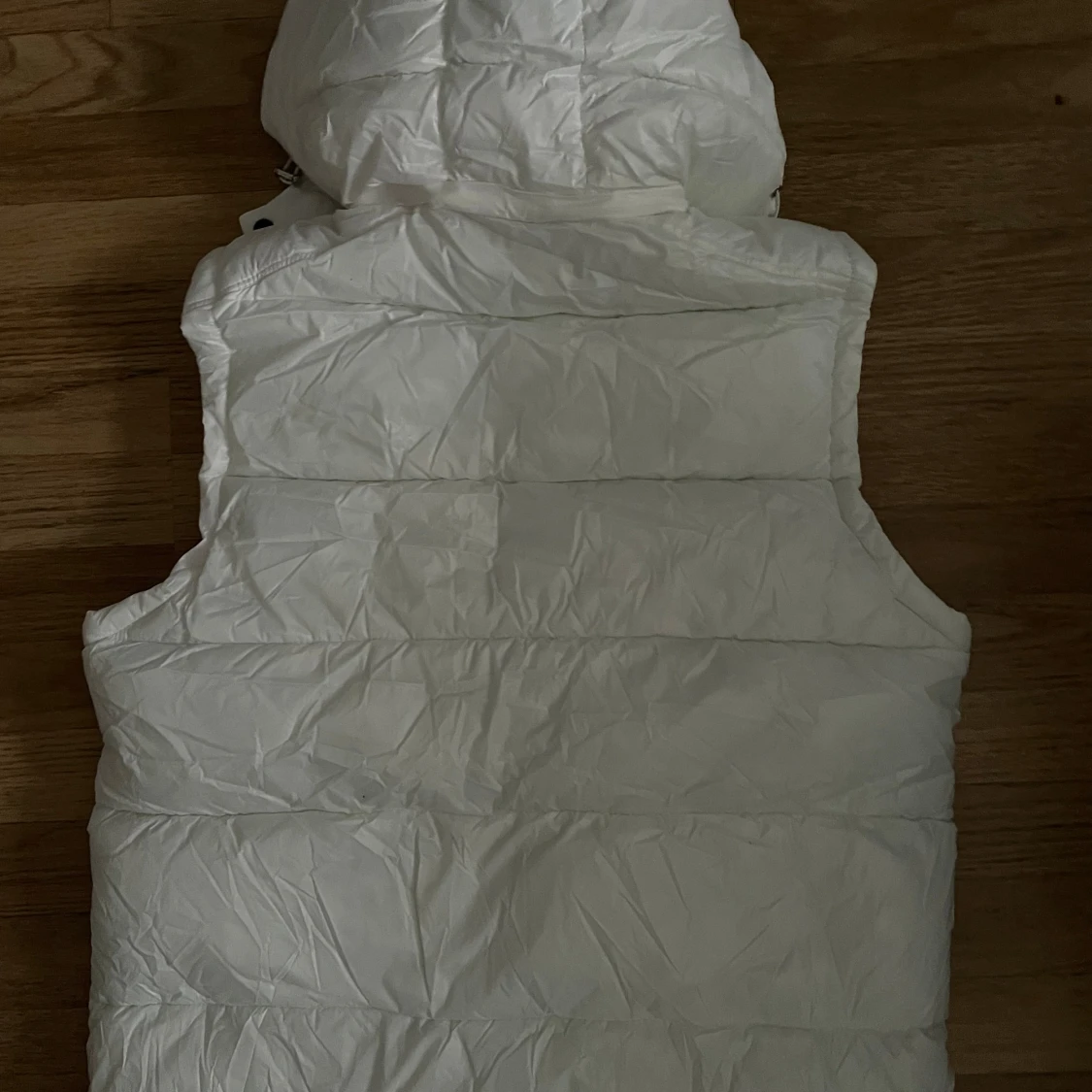 Vit dunväst från Moncler med huva - 1