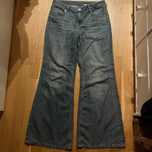 Lågmidjade jeans  - Lågmidjade jeans köpt på H&M mycket fin skick
