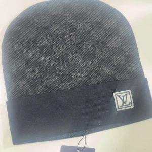 Mössa - Svart mössa i nyskick säljs
