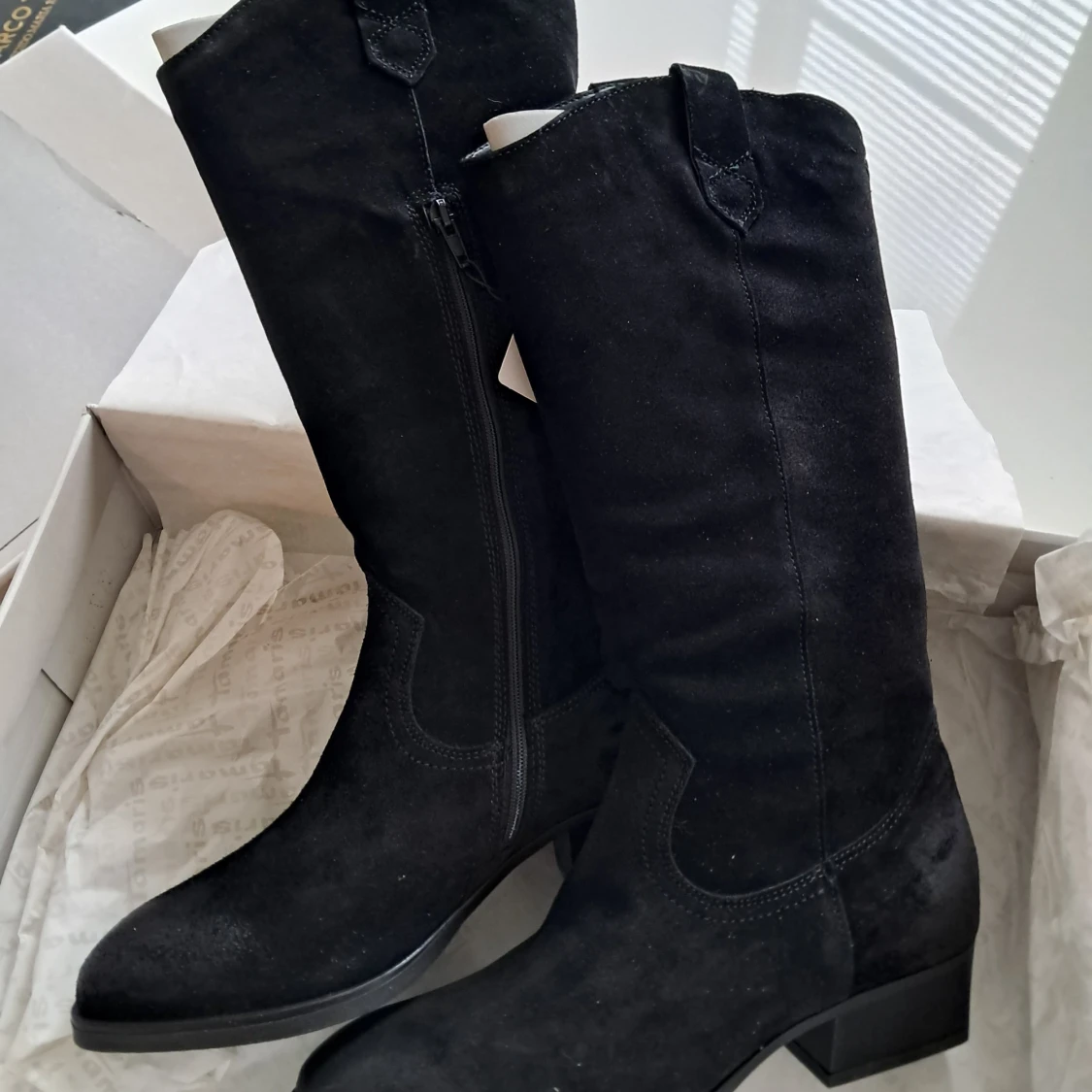 Svarta mockastövlar från Tamaris