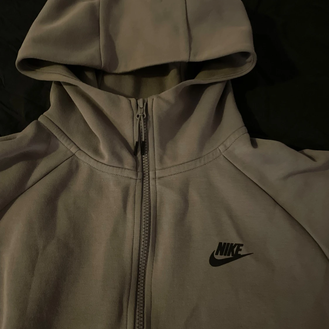 Grå Niketech hoodie - 1