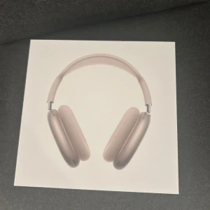 Airpod max - Säljer dessa då jag inte använder dom. Helt oanvända!! Skriv vid frågor🙌 Bvsa!!
