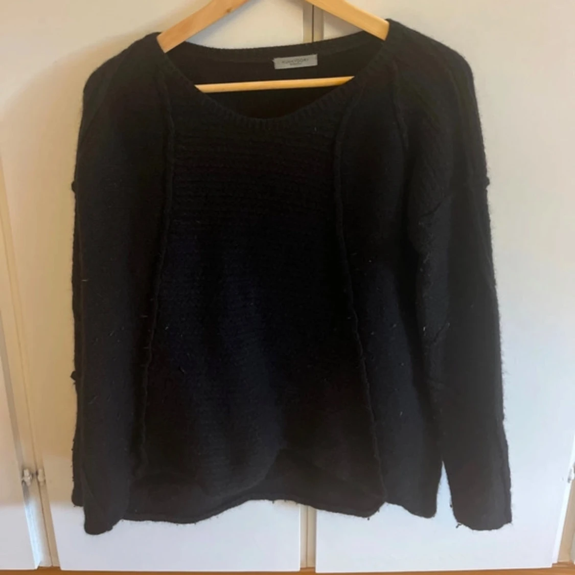 Svart stickad tröja från Hunkydory