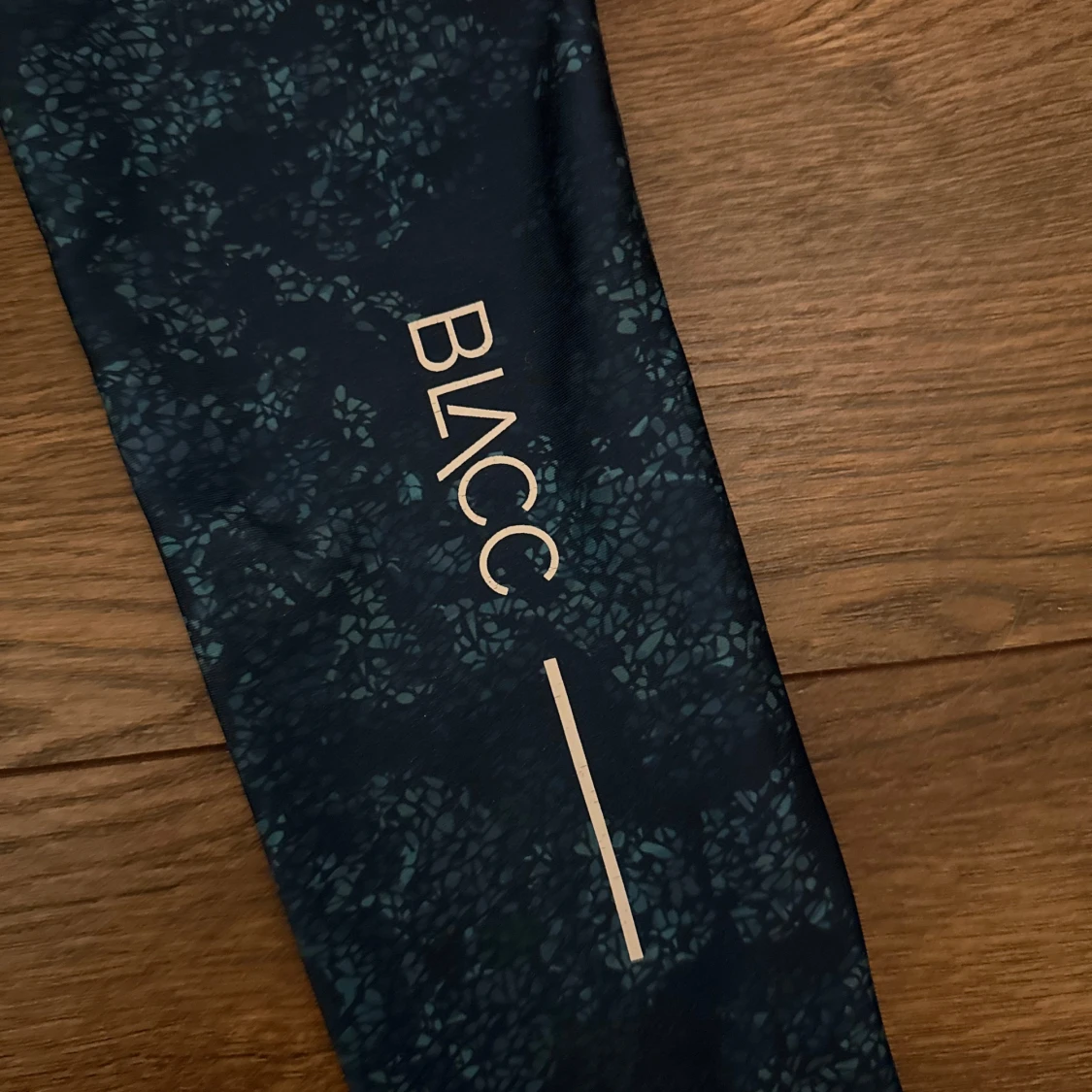 Mörkblå mönstrade leggings från BLACC - 2