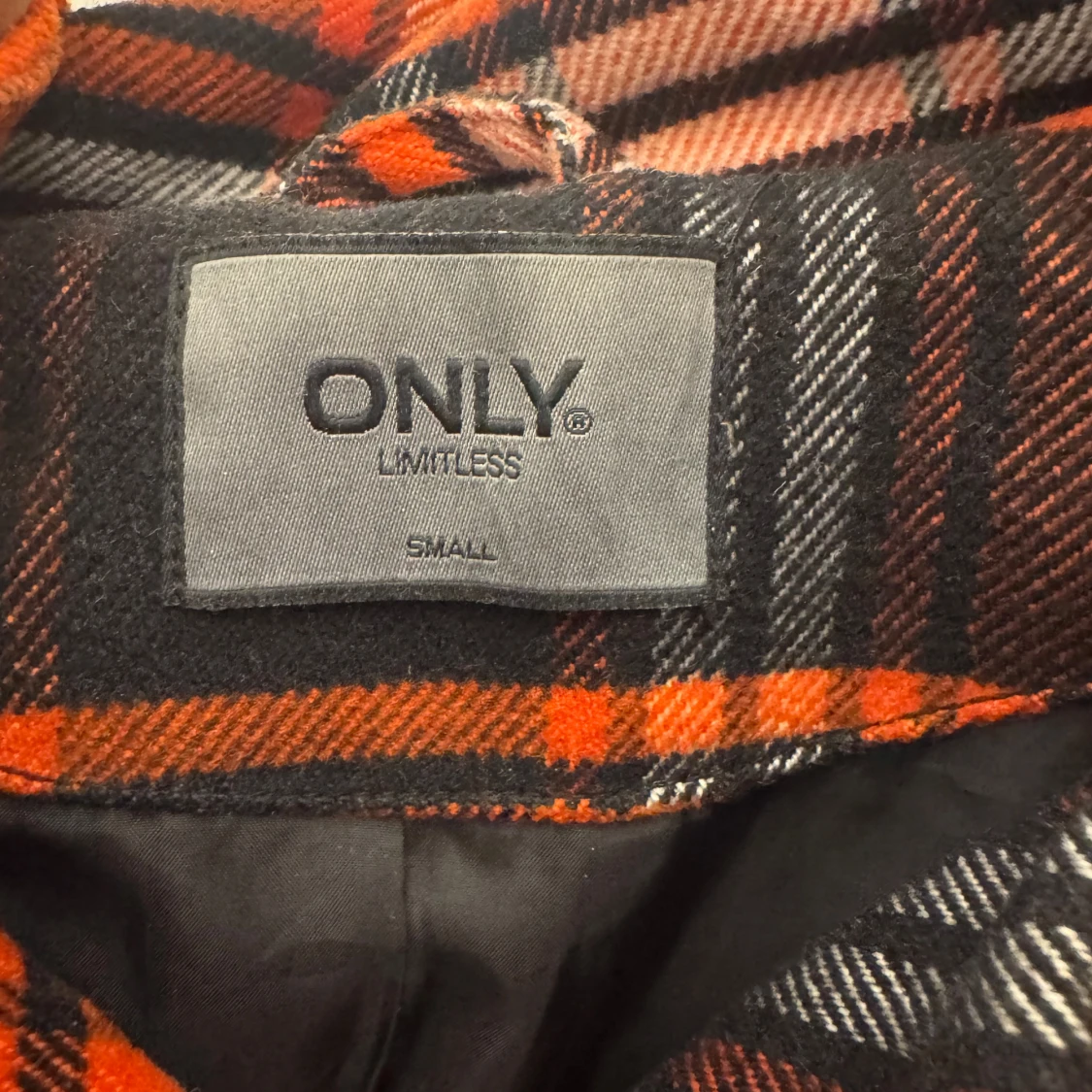 Rutig orange kappa från ONLY med huva - 2