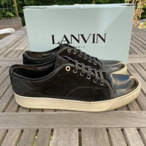 Svarta lanvin cap toe - Sjukt snygga svarta lanvin cap toe sneakers för 1999(inte fast pris) i den absolut populäraste färgen, storlek 46/ uk12