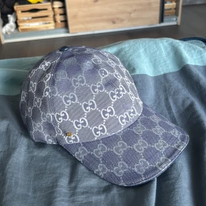 Dubai blå gucci keps  - Helt ny aldrig använd gg keps, inga defekter. Skriv för mer bilder eller andra frågor ☺️