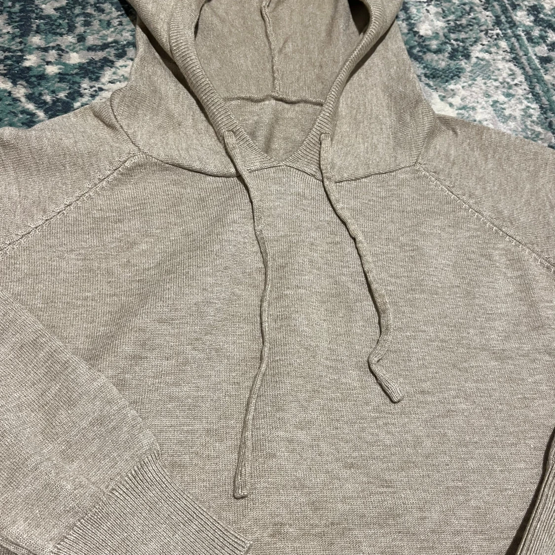 Beige kachmir hoodie med snörning - 2