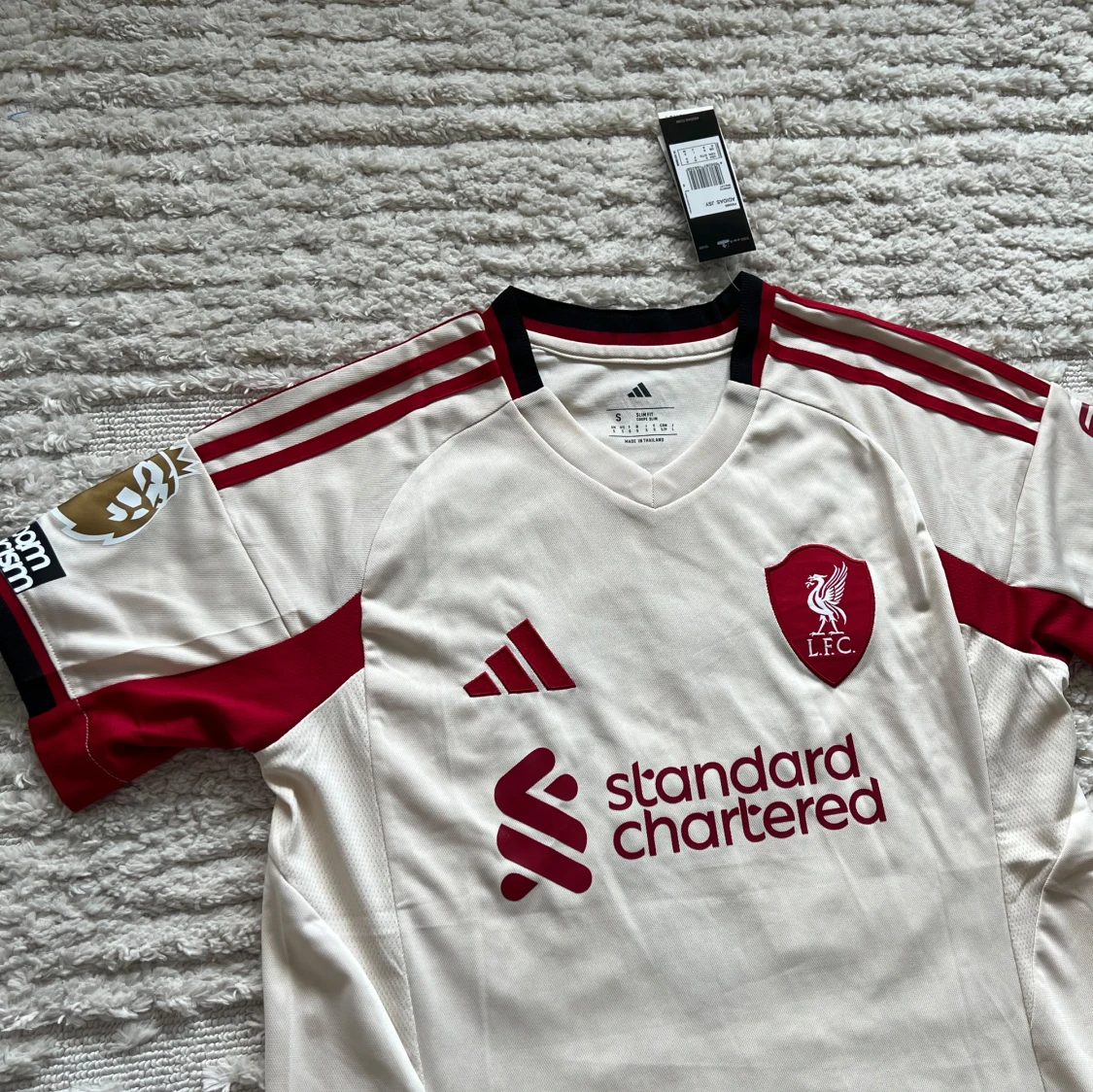 Isak Liverpool away 25/26 - 2