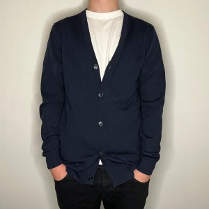 Cardigan från Matinique - Nypris - cirka 800kr. Mitt pris - 299kr. Skick - 10/10. Storlek S men passar nog XS.