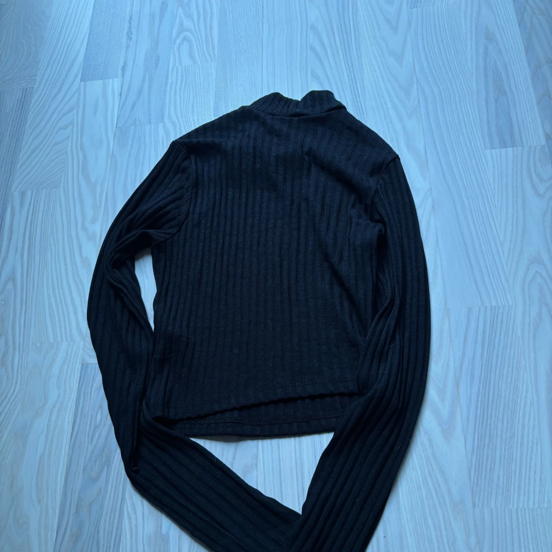 Svart ribbad polotröja från H&M XS - 1