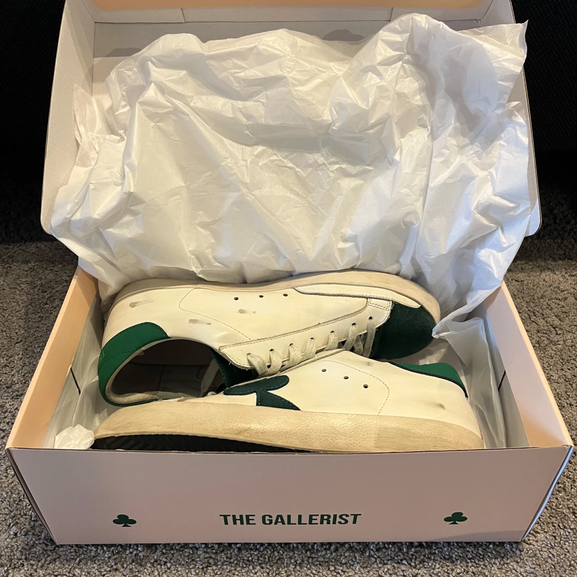 The Gallerist vita och gröna sneakers - 4