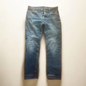 Levis selvedge vintage jeans  - Ett par sjukt feta vintage selvedge jeans. Storlek 31/31 men passar även mindre. Jeansen är Levis white oak cone denim vilket är väldigt sällsynt. Skriv om du har frågor kan tänka mig gå ner lite i pris vid snabb affär!🛎️🔔