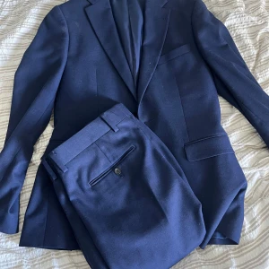 Kostym - Marinblå Riley kostym