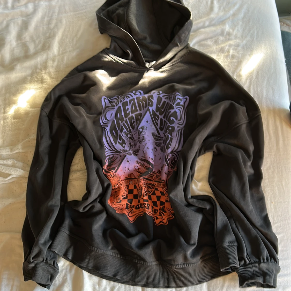 Svart hoodie med tryck från Divided H&M