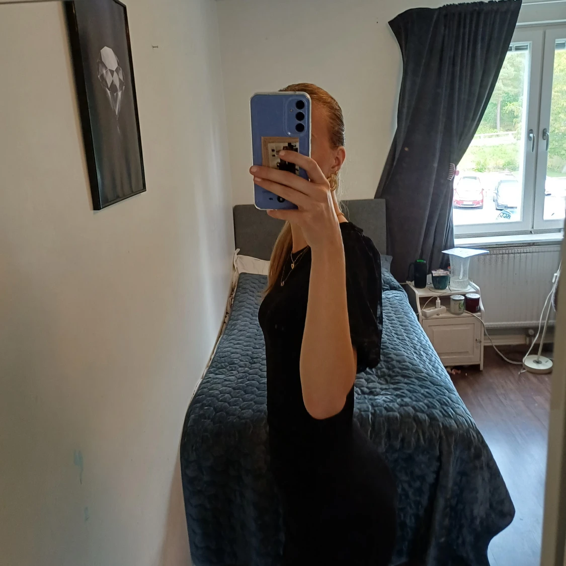 Svart spetsklänning från DIVIDED - 3