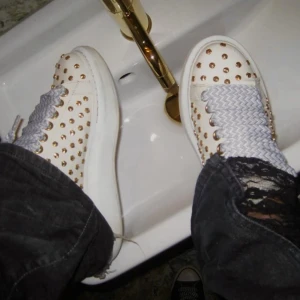 Mönstrade skosnören - Super snygga skosnören i zick Zack / chevron / Missoni mönster !! ✌🏼✌🏼har 2 gråa par och 1 rosa par