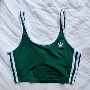 Adidas topp - Endast använd en gång!