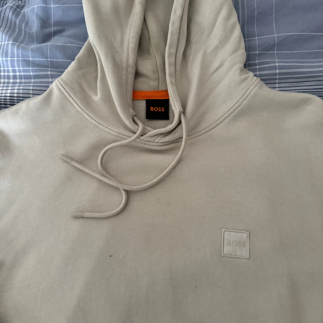Beige hoodie från BOSS med huva - 1