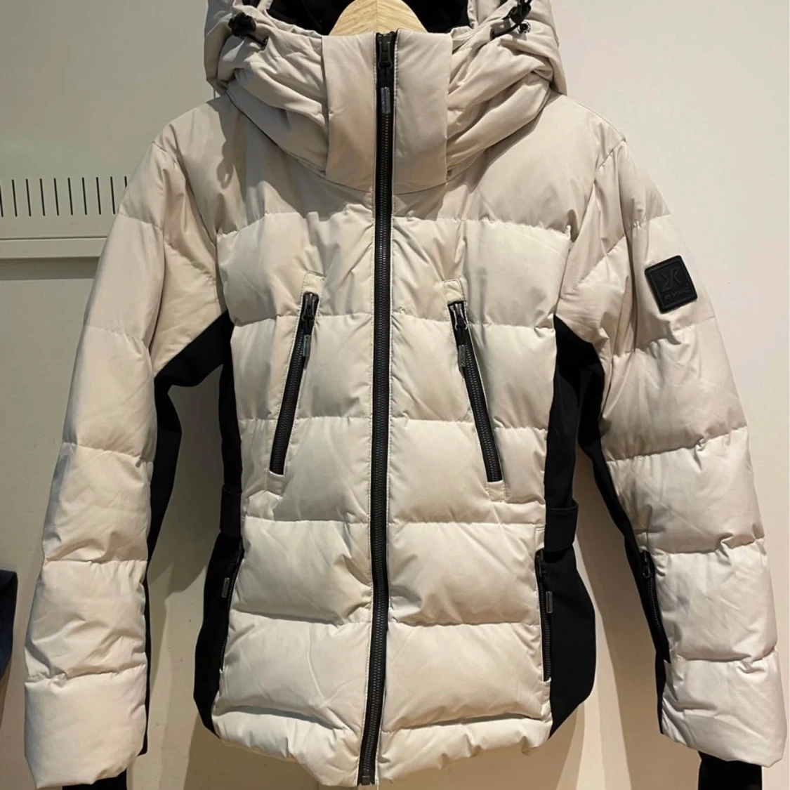 Revolution Race jacka - 1