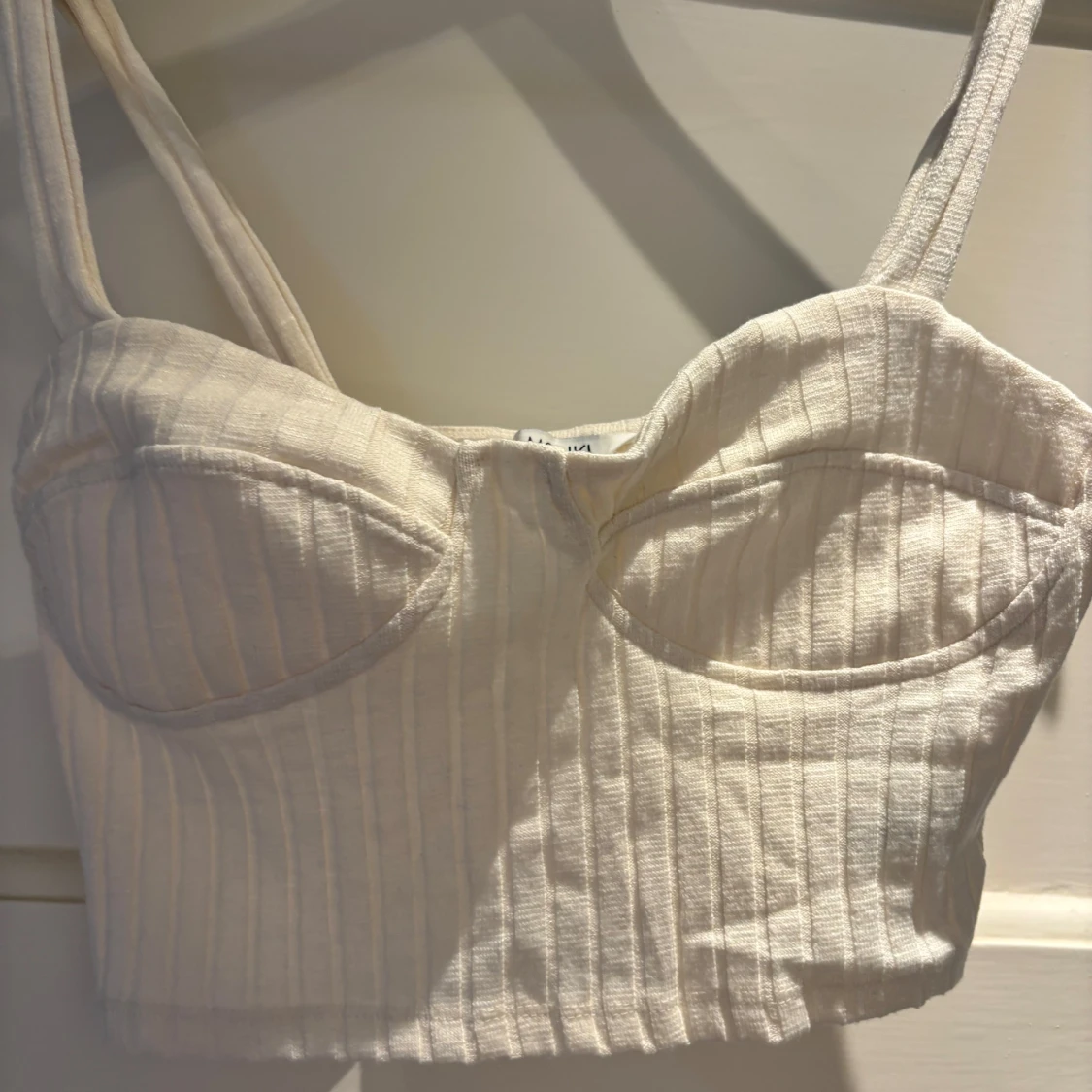 Ribbad vit korsettopp från Monki - 2