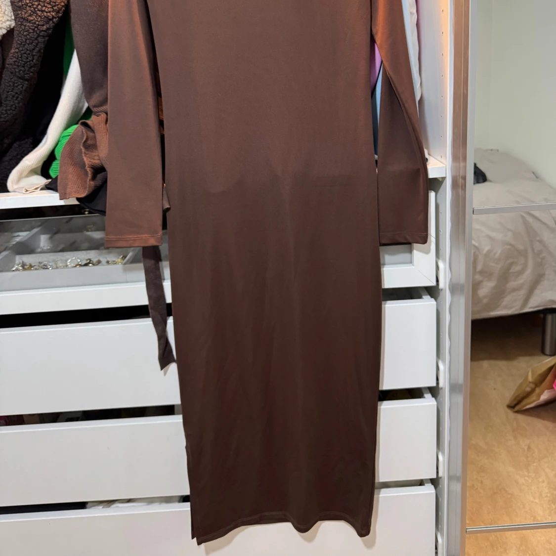Brun klänning  - 4