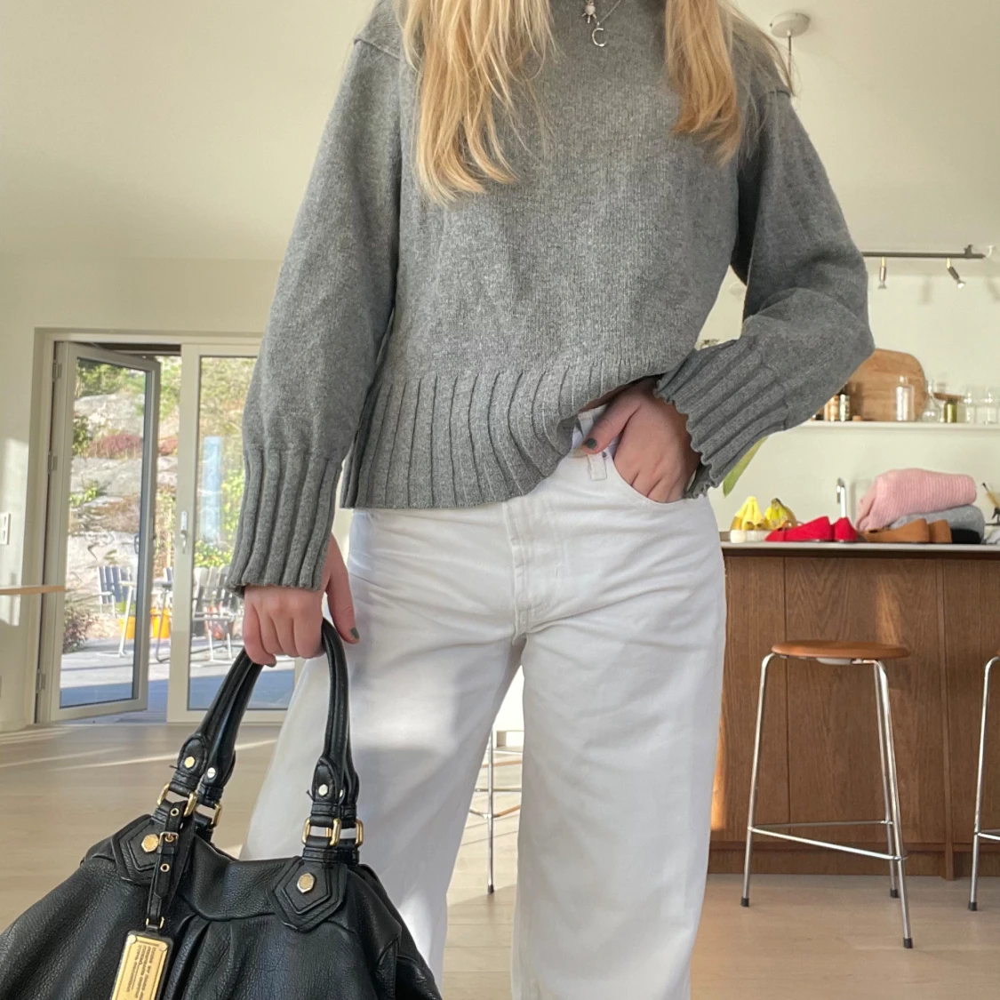 Grå stickad tröja - 2