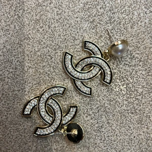 Örhänge  - snygga örhänge 