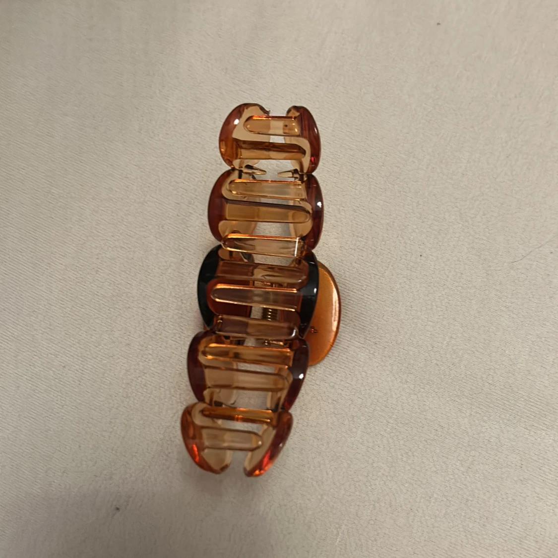 Brun hårklämma i retrostil - 1