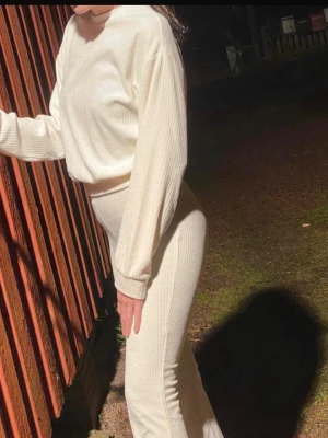 Vita ribbade mjukisbyxor - Två delar set