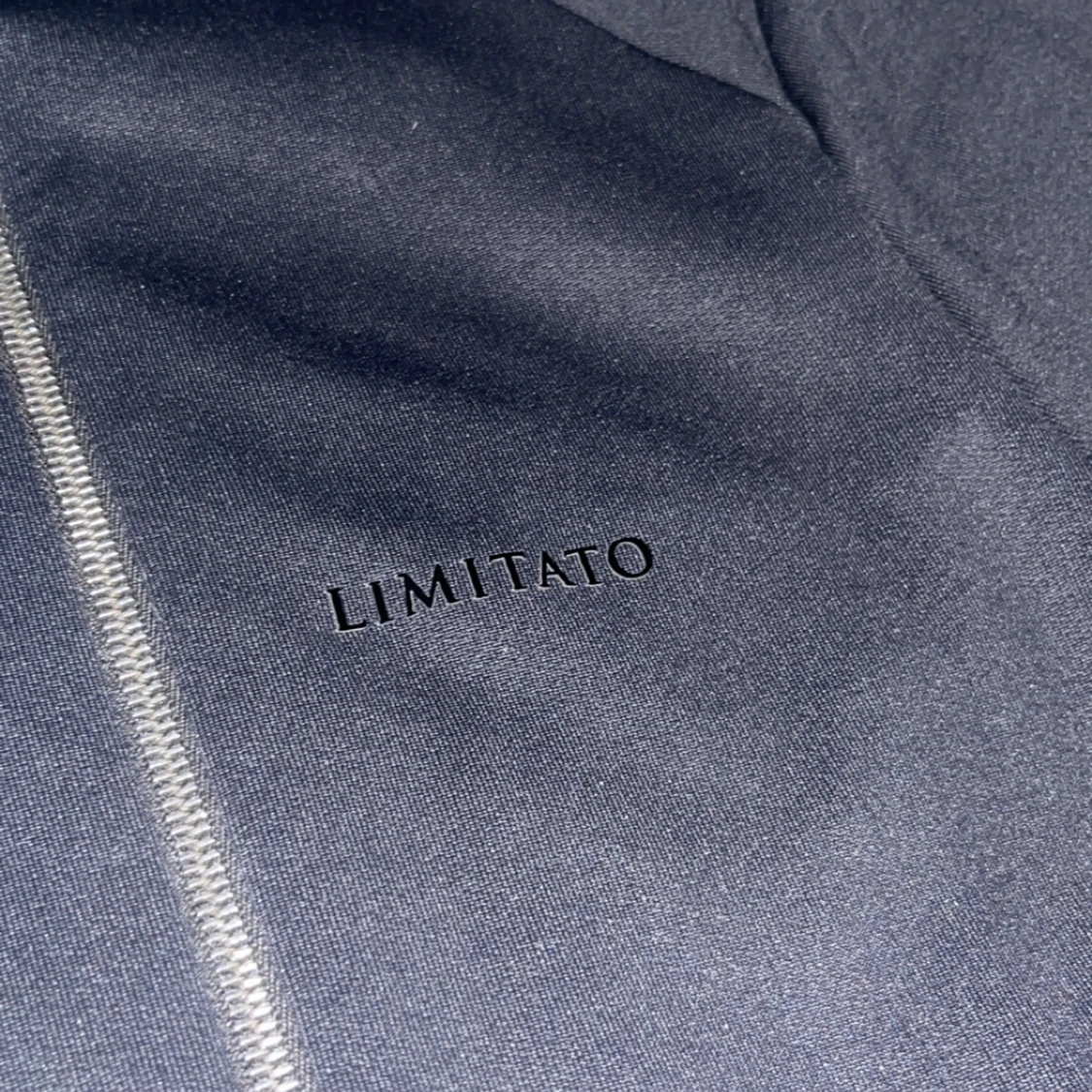 Svart zip från Limitato - 2