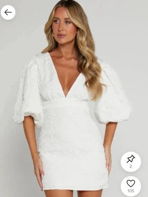 SÖKER denna klänningen!! - Hör av er om ni kan sälja denna i 36