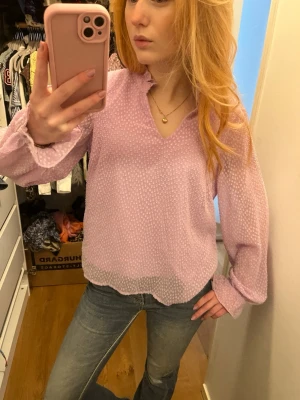 Lila långärmad tröja - Långärmad ljus lila tröja från vero Moda