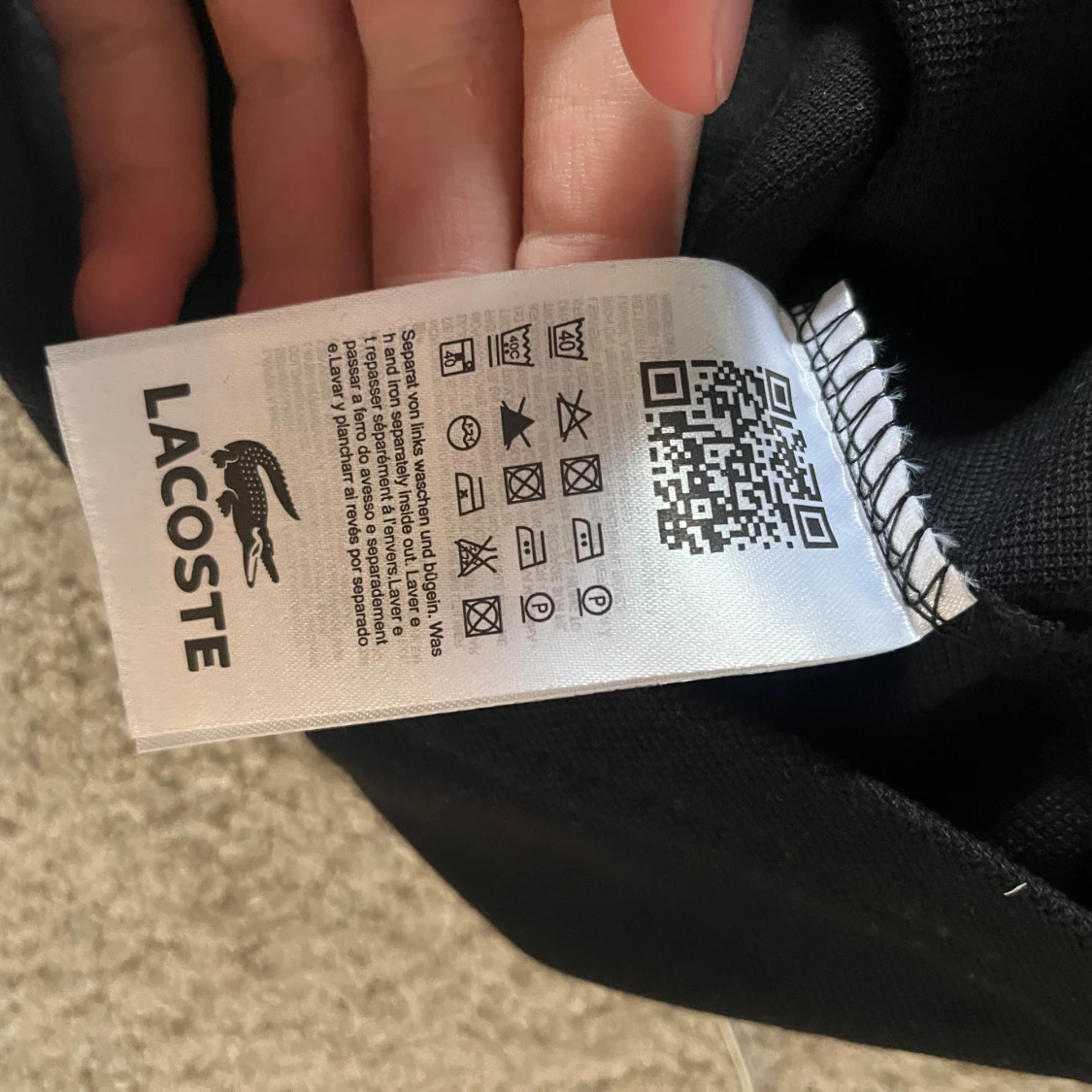 Svart och röd pikétröja Lacoste L - 4