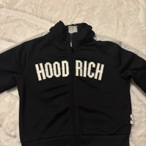  Hoodrich kofta  - Aldrig använd