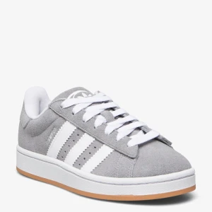 Grå Adidas Campus  - Snygga grå Adidas Campus sneakers, använda några gånger. Bra skicka. Pris kan diskuteras vid snabb affär.