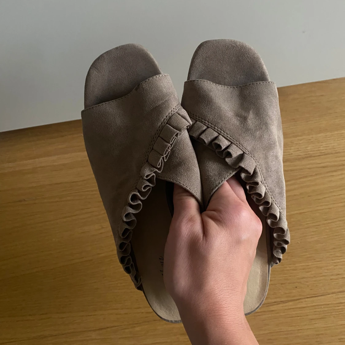 Beige mockasandaler med klack 38 - 1