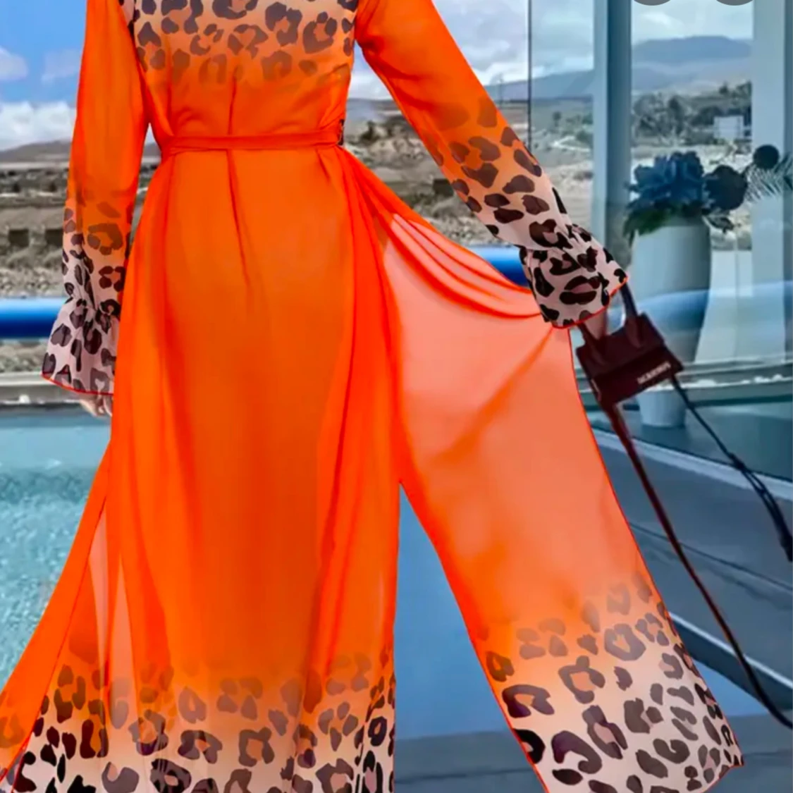 Orange långklänning med leopardmönster - 1