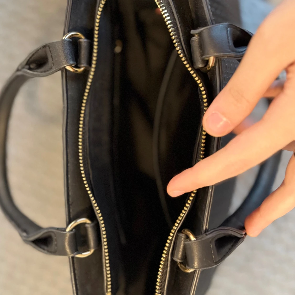 Svart handväska från Vezzano - 4