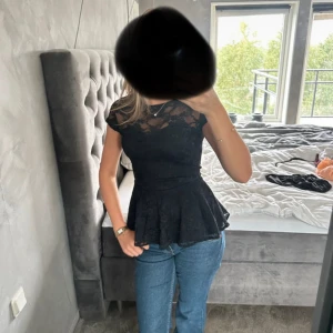 Blus - Super fin blus, den är trasig där bak men har klippt ett litet hål så det funkar ändå