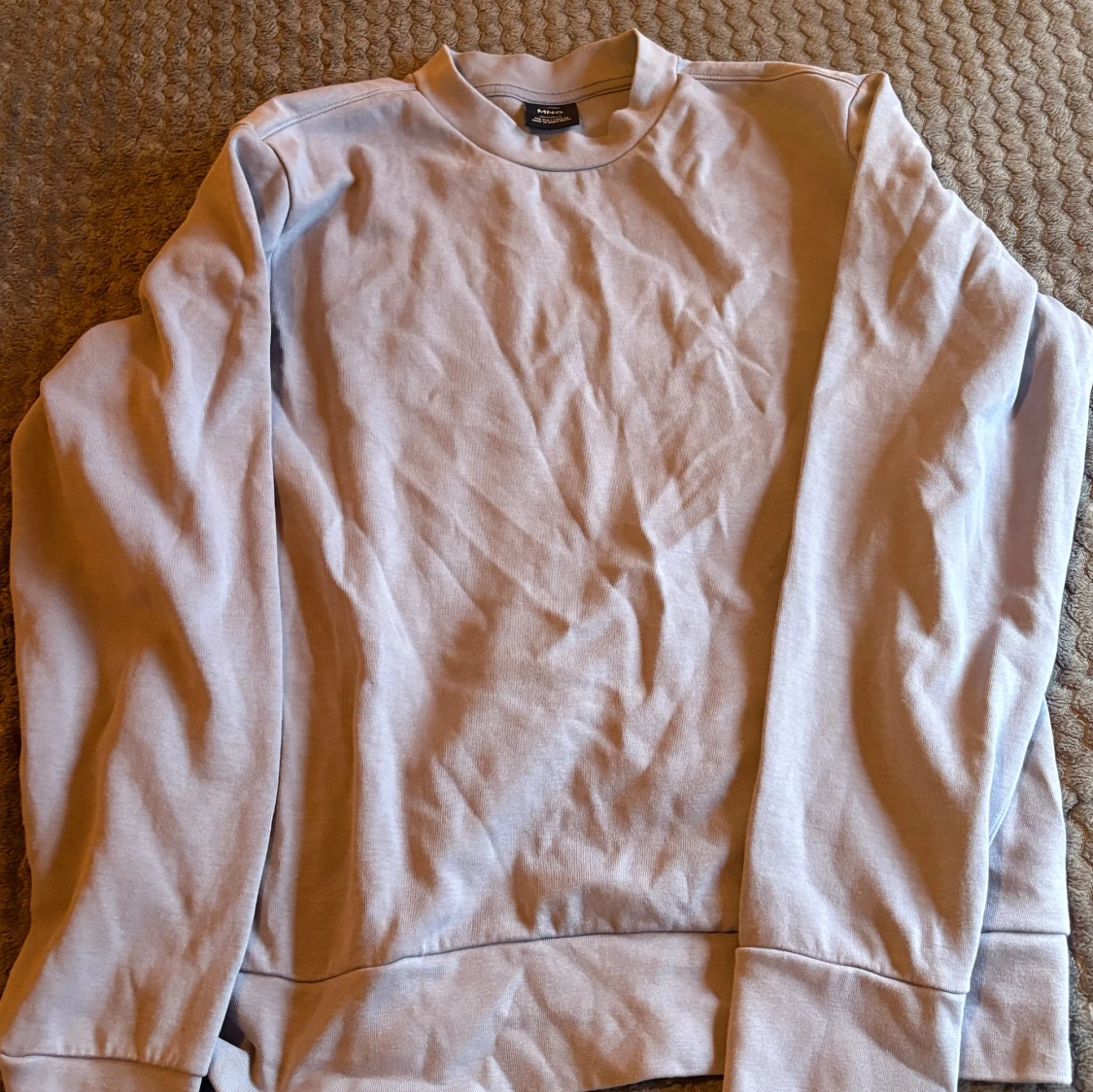 Ljusblå sweatshirt från MNG Essentials