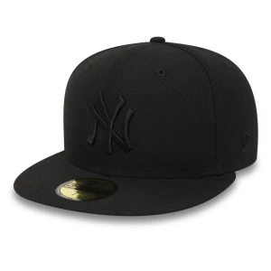 Svart New Era Yankees keps storlek 7 1/8 (56,8cm) - Snygg svart keps från New Era med New York Yankees-logga i svart broderi framtill. Klassisk flat peak och stilren design,  helt oanvänd bara klistermärket som inte sitter kvar annars helt ny