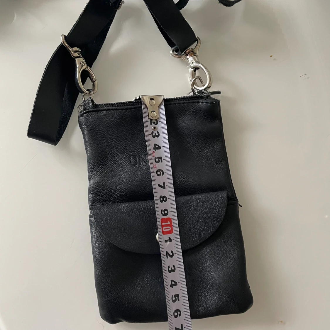 Svart axelväska i skinn från Unipörs - 3