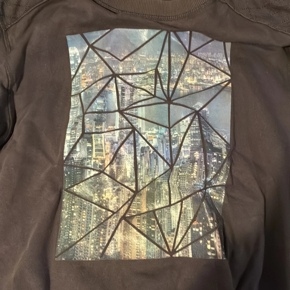 Brun sweatshirt med grafiskt tryck från Ellos - 1