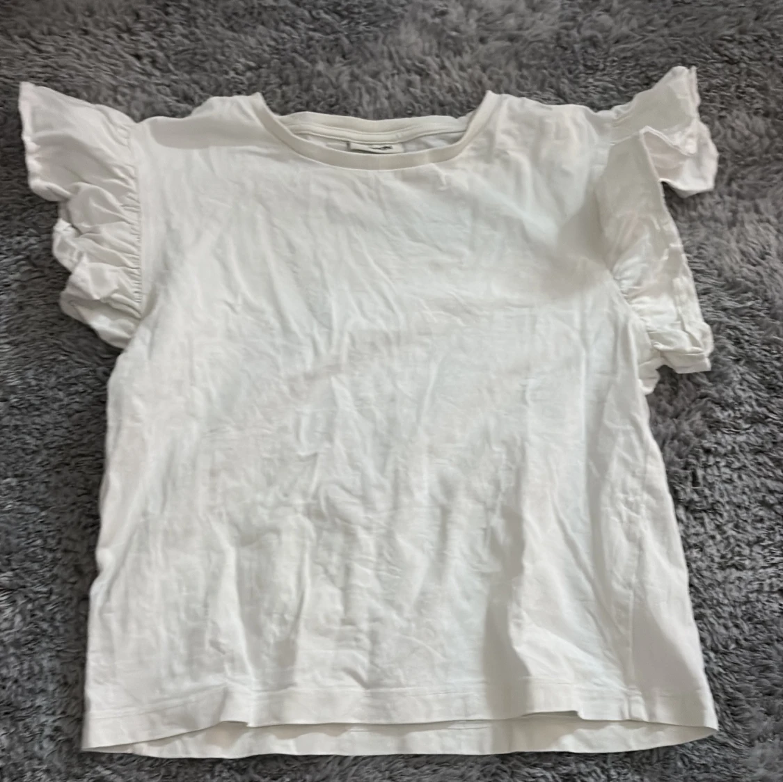 Vit volangärmad topp från Kappahl