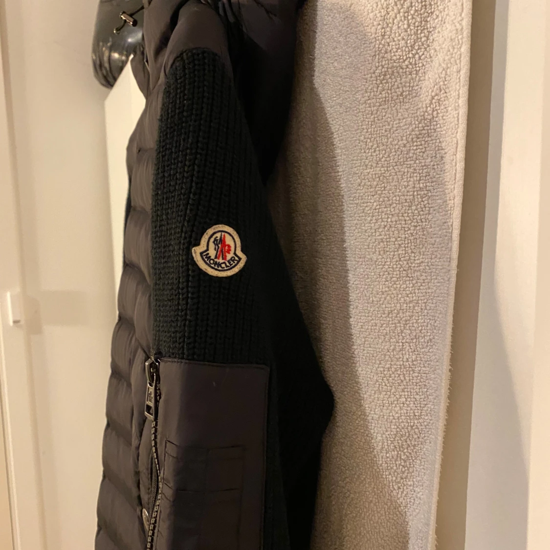 Svart Moncler pufferjacka med huva - 2